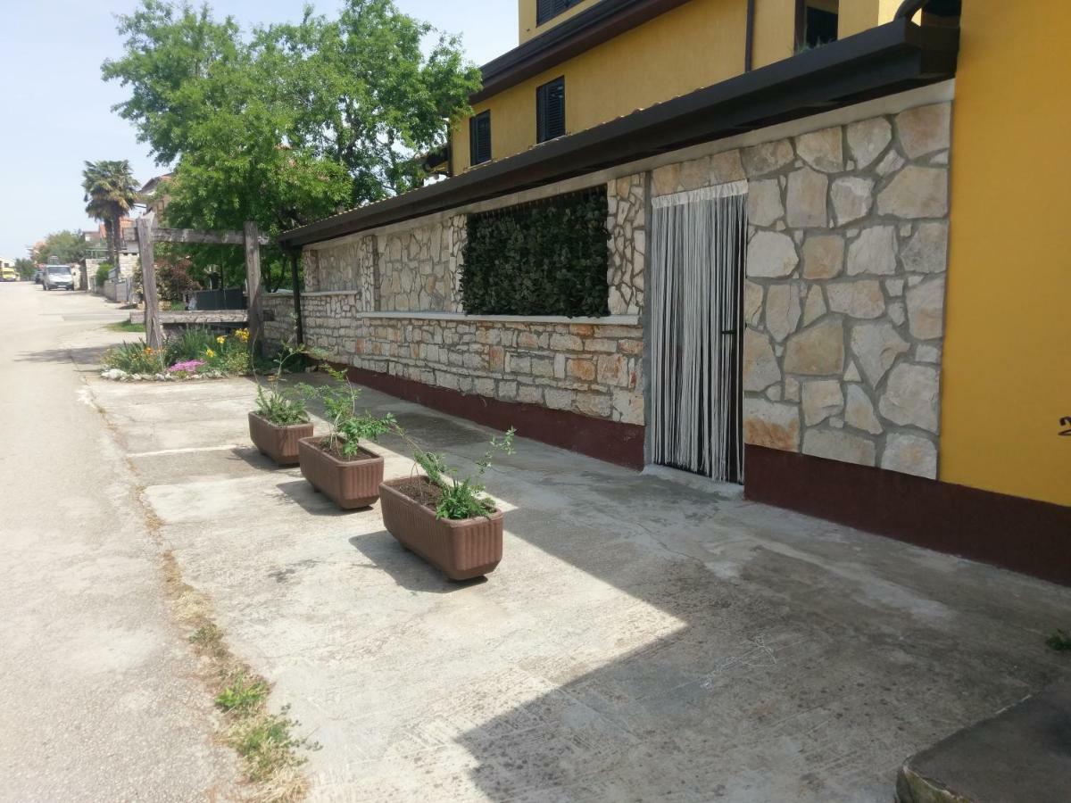 Apartments Ingrid Novigrad  ภายนอก รูปภาพ